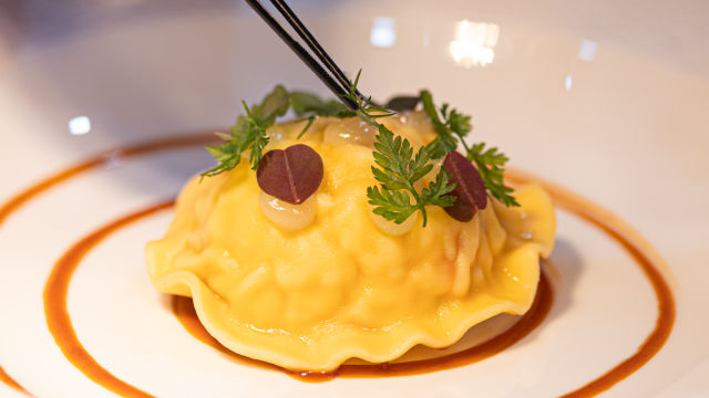 Restaurant Gordon Ramsey signature dishes 100-Day Aged Cumbrian Blue Grey
Cornish Turbot
Lobster Ravioli